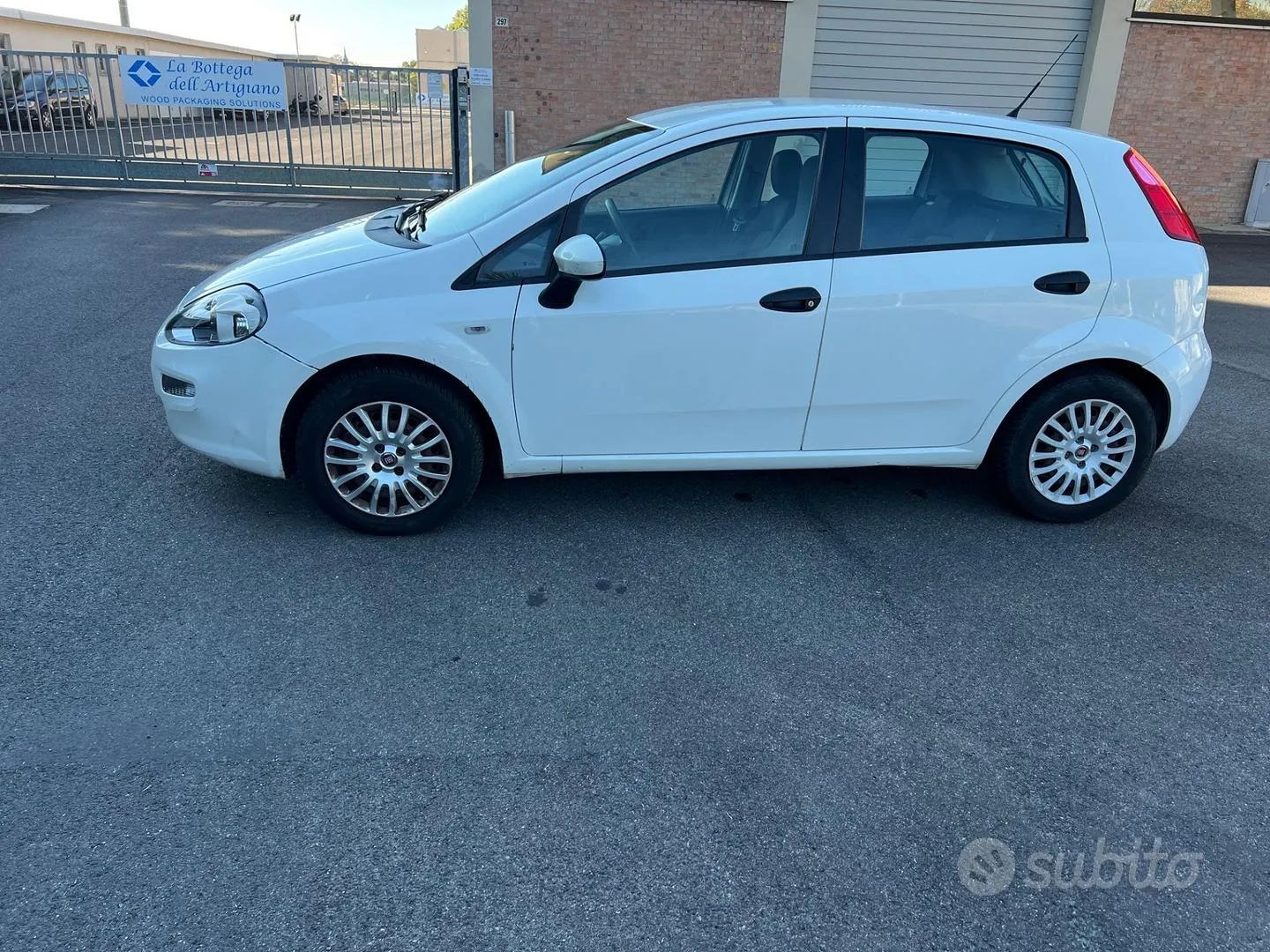 Fiat Punto 2015 photo 5