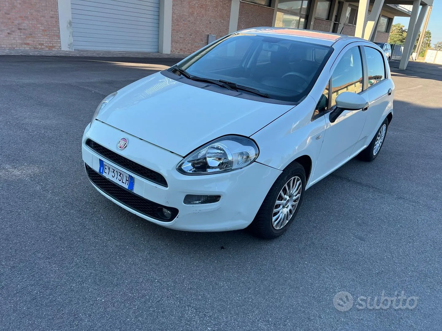 Fiat Punto 2015 photo 2