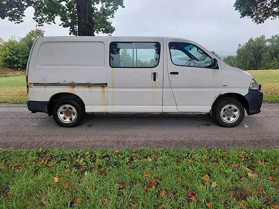 Toyota Hiace 2009 photo 4