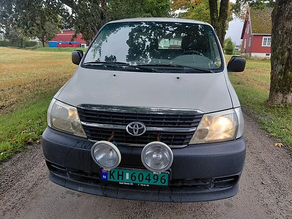Toyota Hiace 2009 photo 2