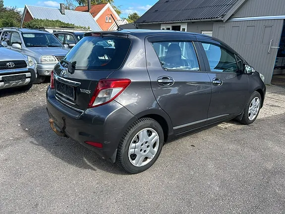 Toyota Yaris 2012 photo 4