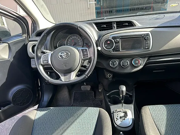 Toyota Yaris 2012 photo 5