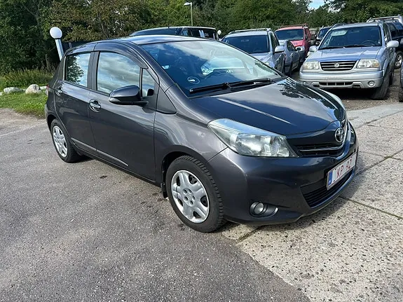 Toyota Yaris 2012 photo 2