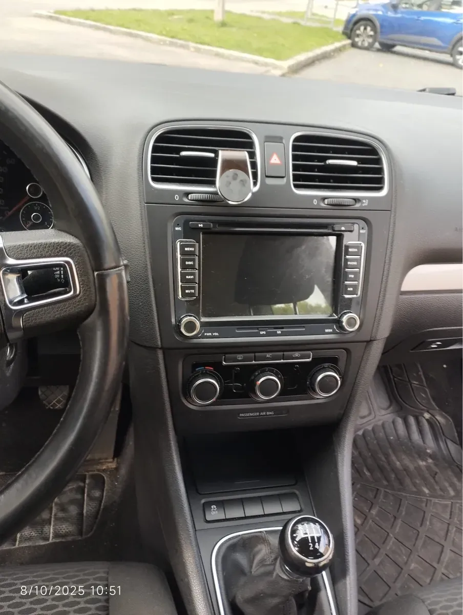 Volkswagen Golf 2011 photo 3