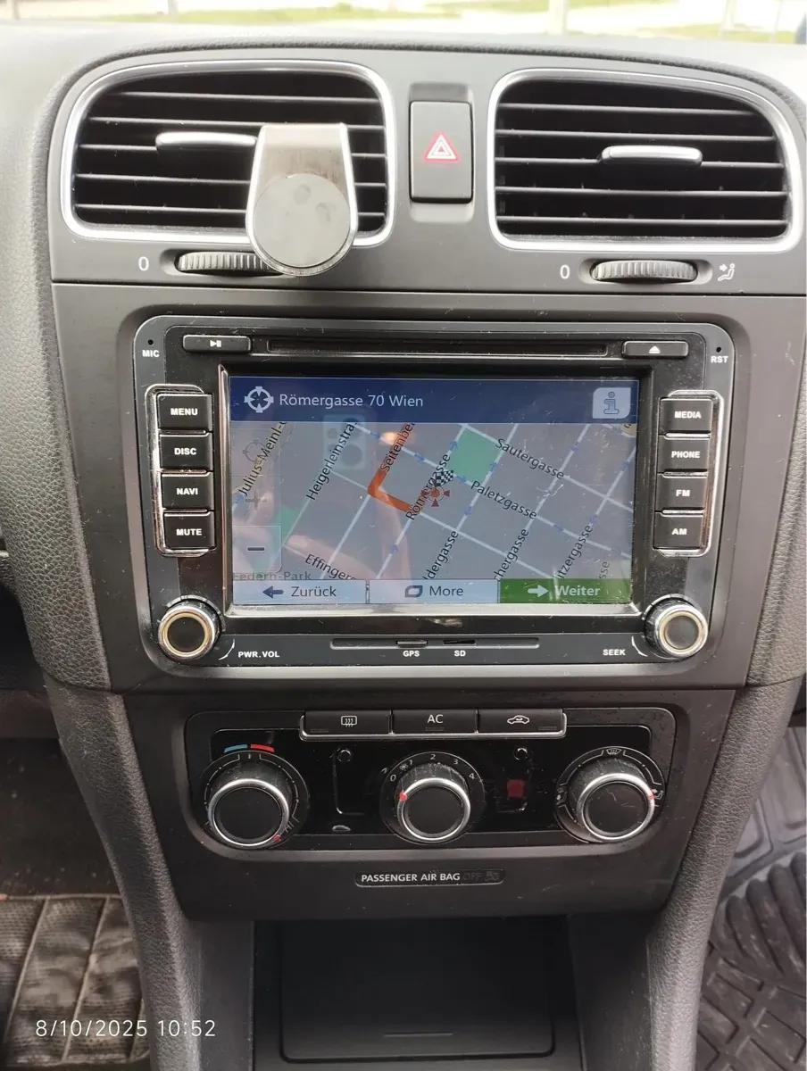 Volkswagen Golf 2011 photo 2