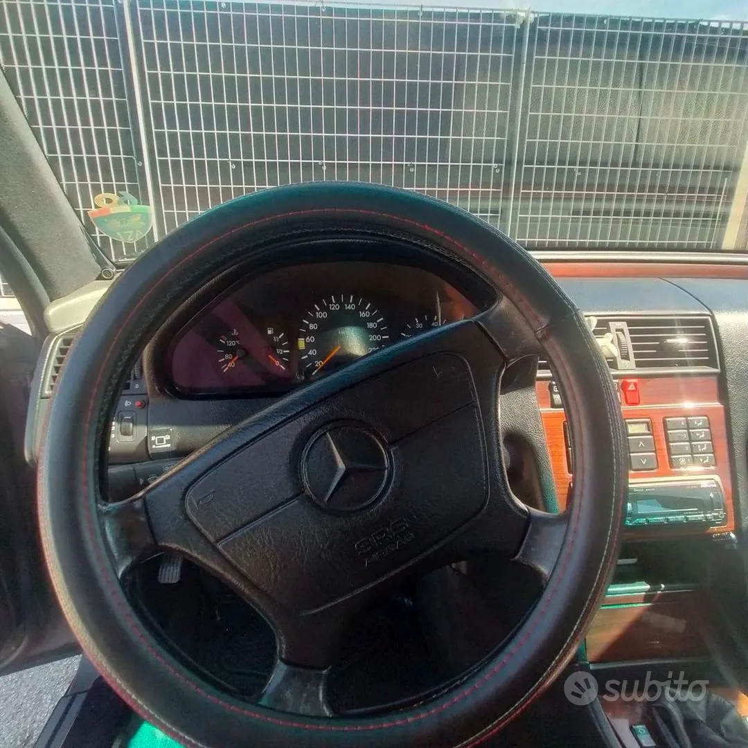 Mercedes-Benz 180C 1994 photo 5