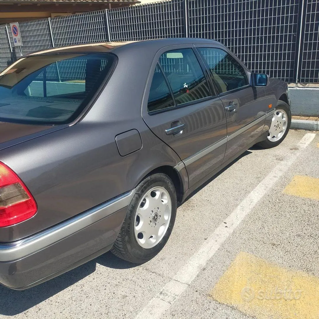 Mercedes-Benz 180C 1994 photo 2