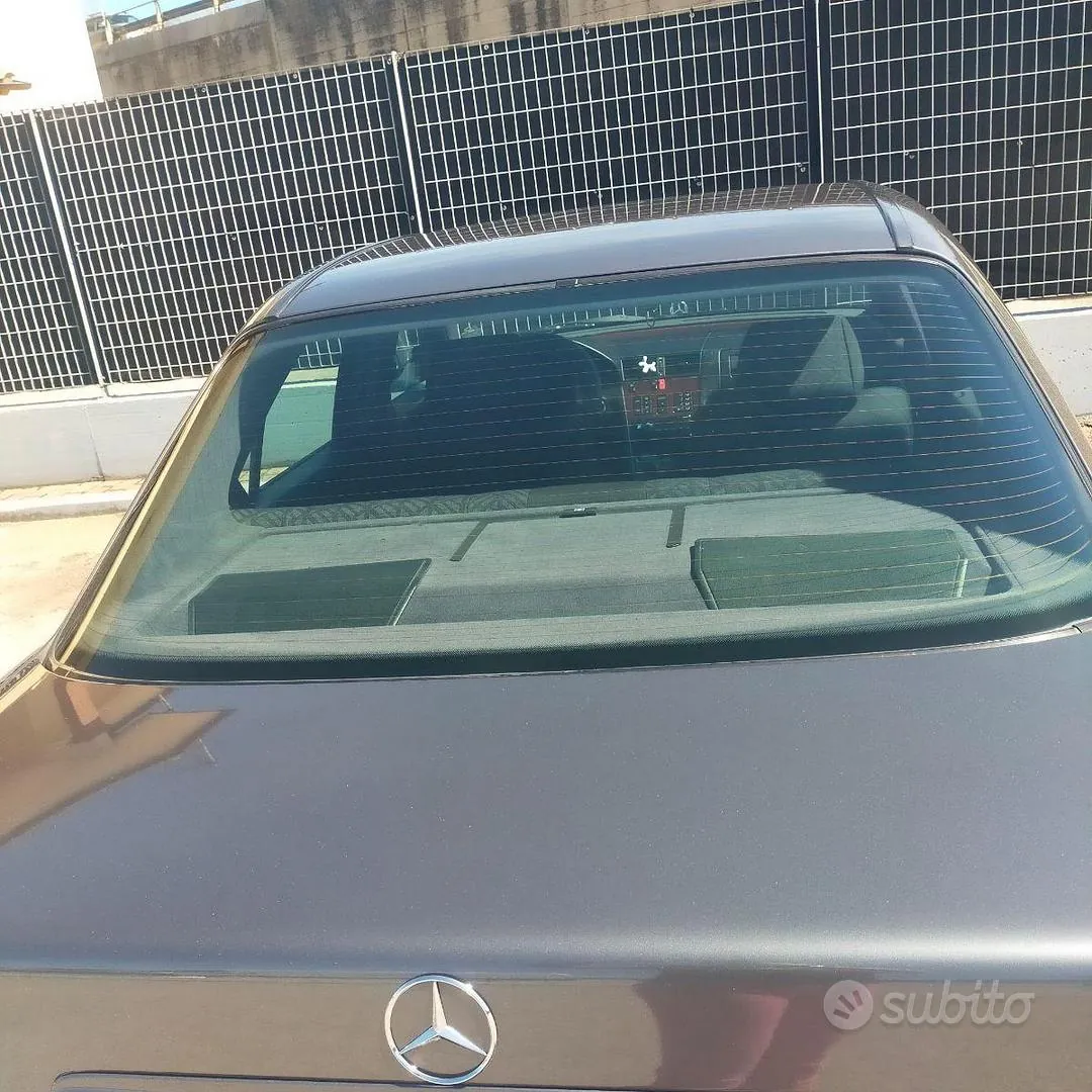 Mercedes-Benz 180C 1994 photo 3