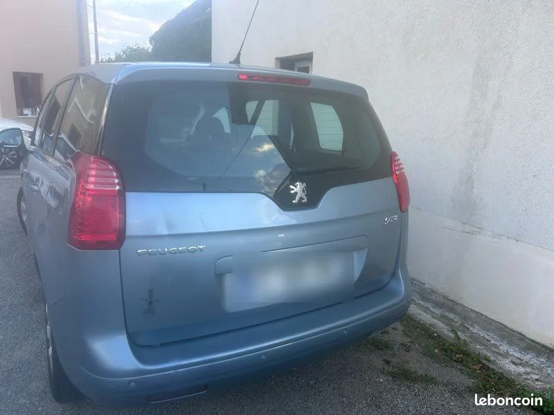 Peugeot 5008 2011 photo 2