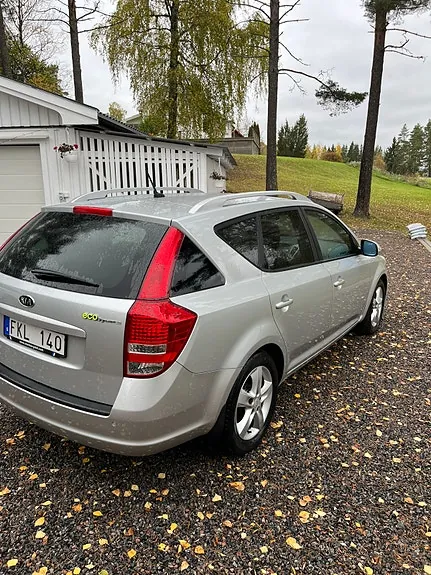 Kia Ceed 2011 photo 4