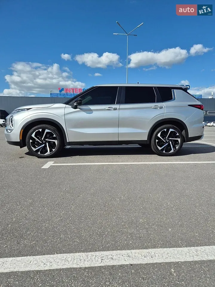 Mitsubishi Outlander 2022 photo 3