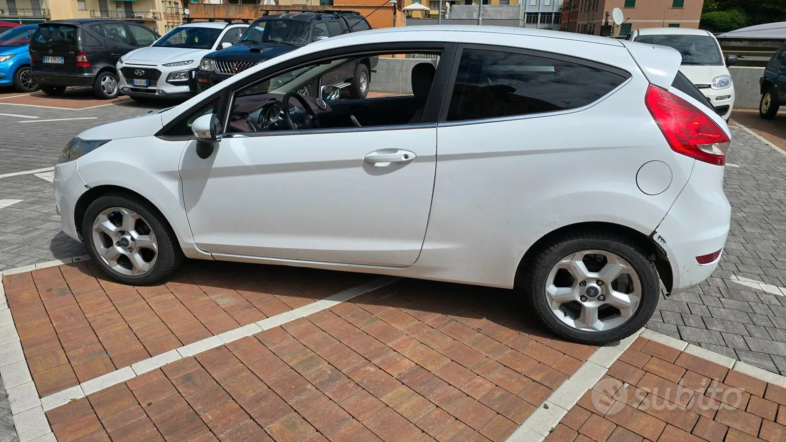 Ford Fiesta 2010 photo 2