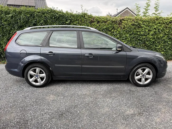 Ford Focus 2011 photo 2