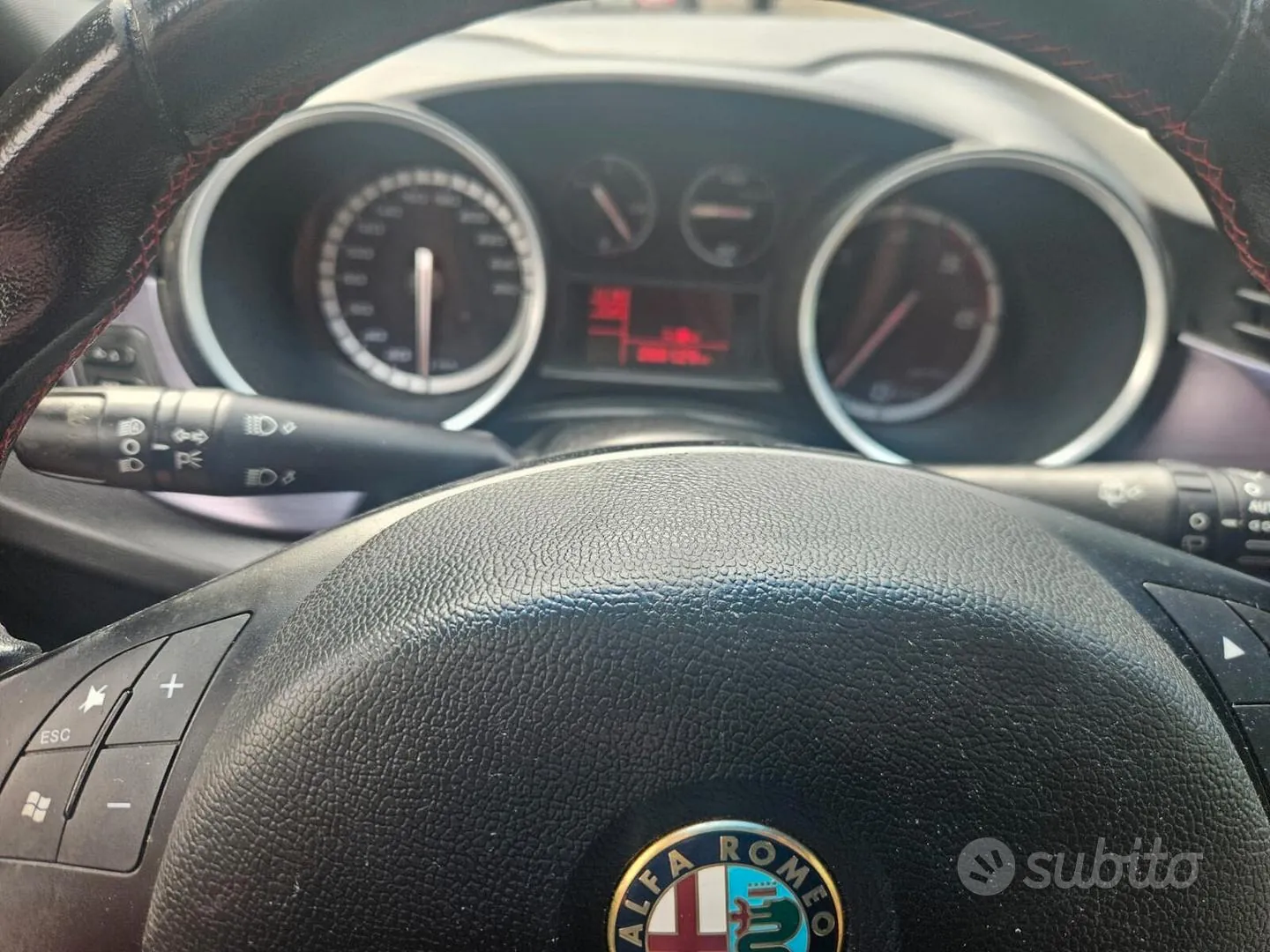 Alfa Romeo Giulietta 2011 photo 2