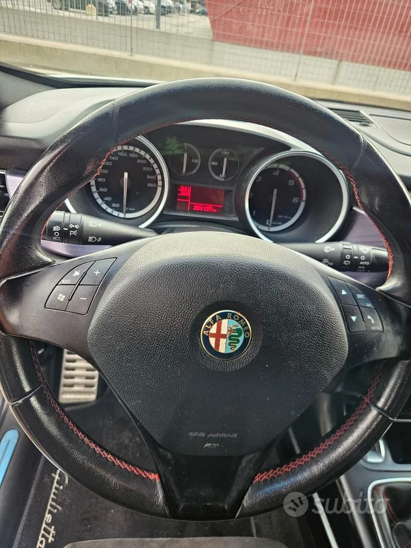 Alfa Romeo Giulietta 2011 photo 4