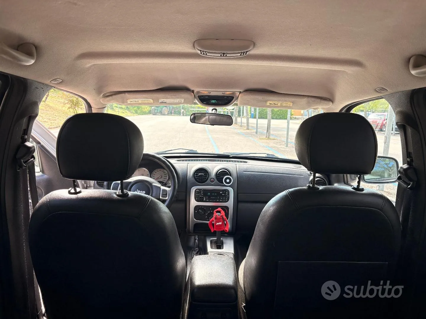 Jeep Cherokee 2004 photo 5