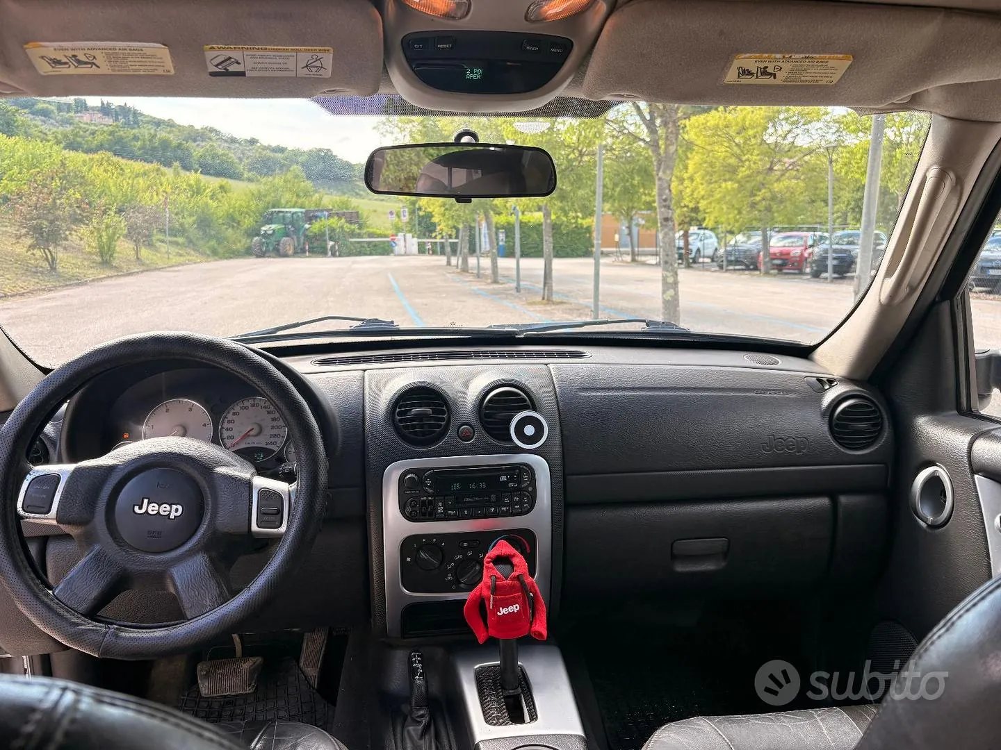 Jeep Cherokee 2004 photo 4