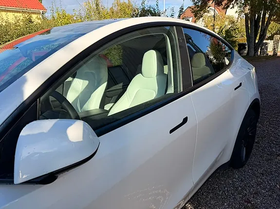 Tesla Model Y 2023 photo 3