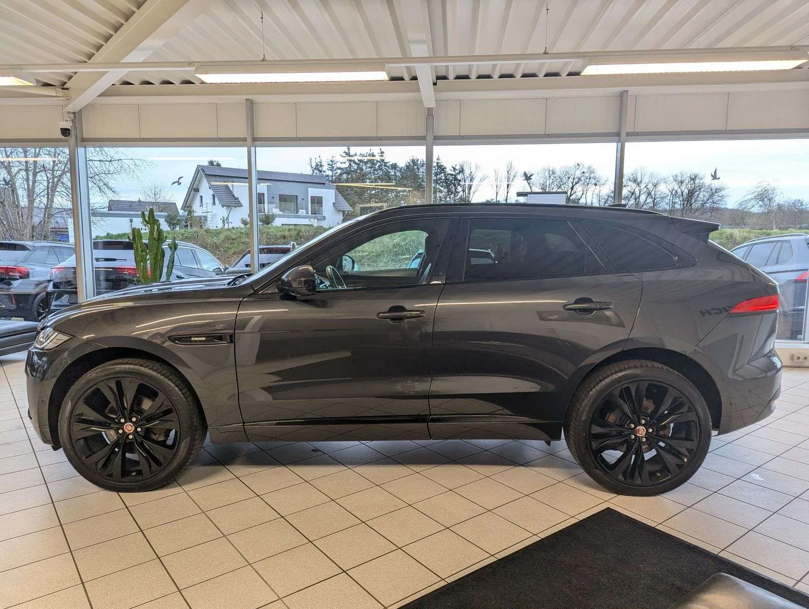 Jaguar F-Pace 2018 photo 4