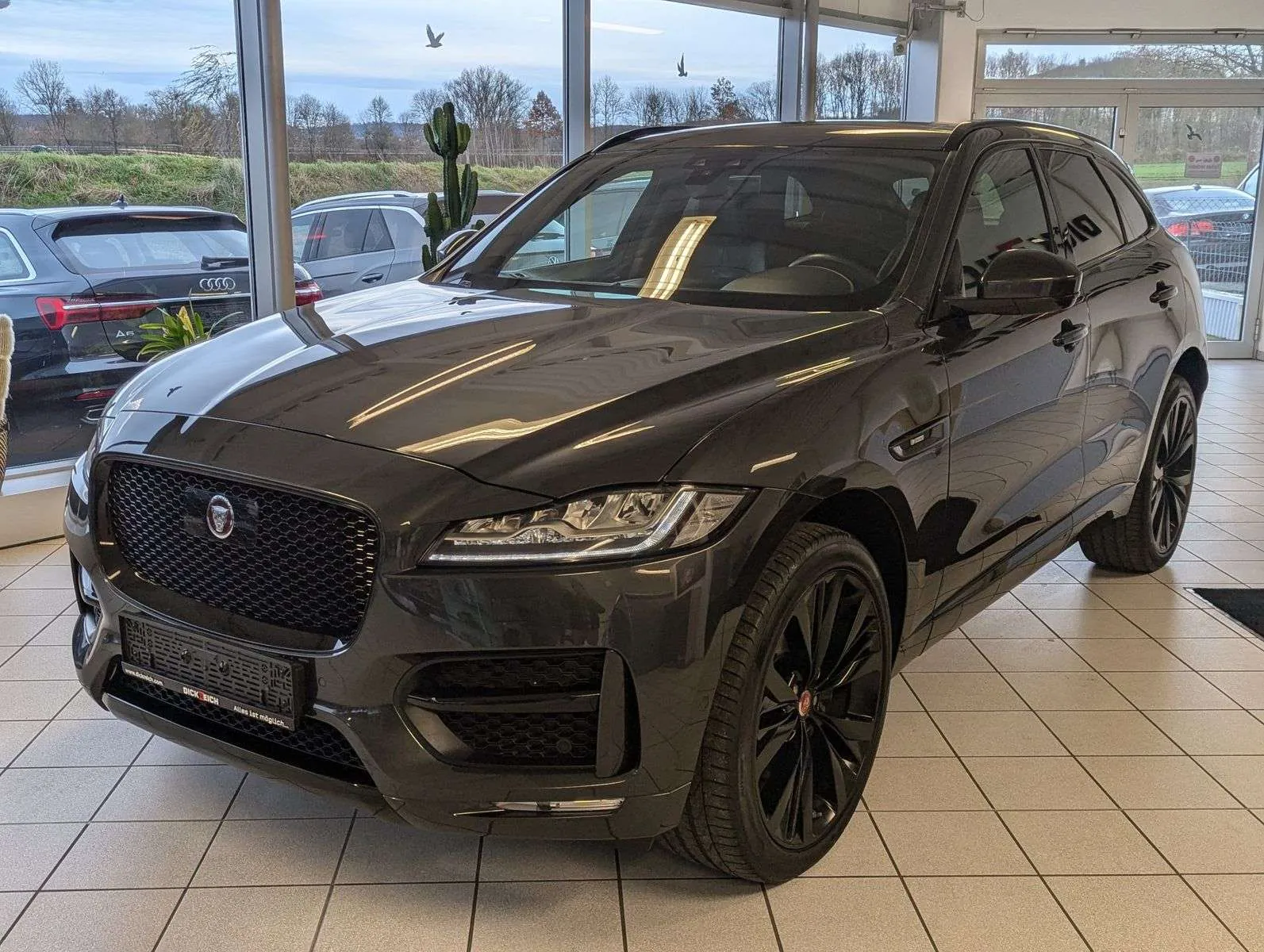 Jaguar F-Pace 2018 photo 3