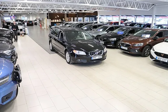 Volvo V70 2012 photo 3