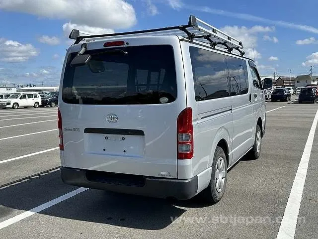 Toyota Regiusace Van 2015 photo 4
