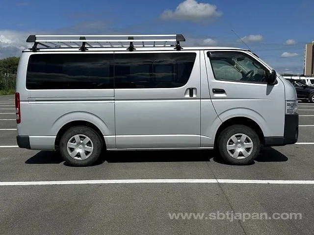 Toyota Regiusace Van 2015 photo 5