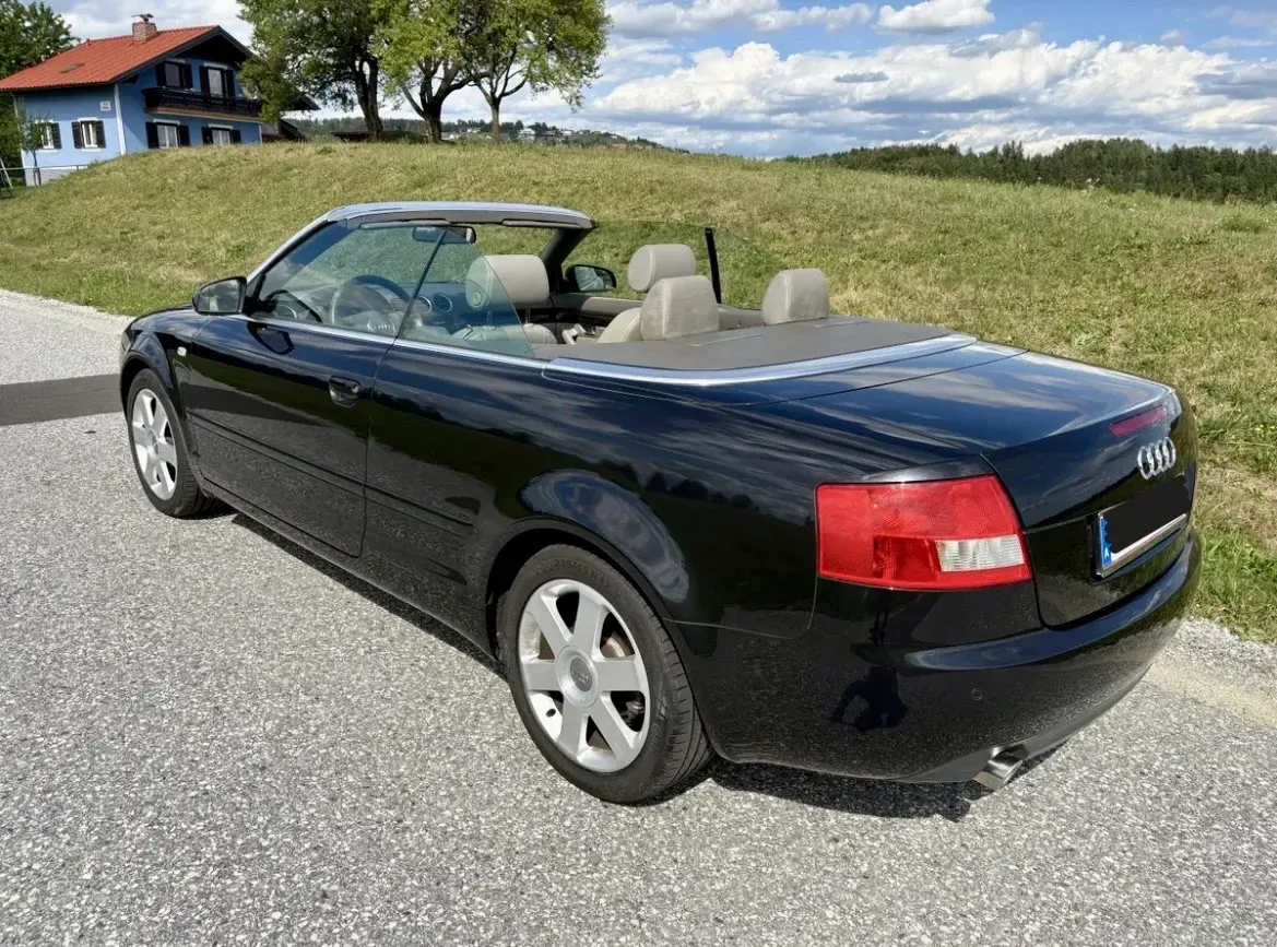 Audi A4 2003 photo 2