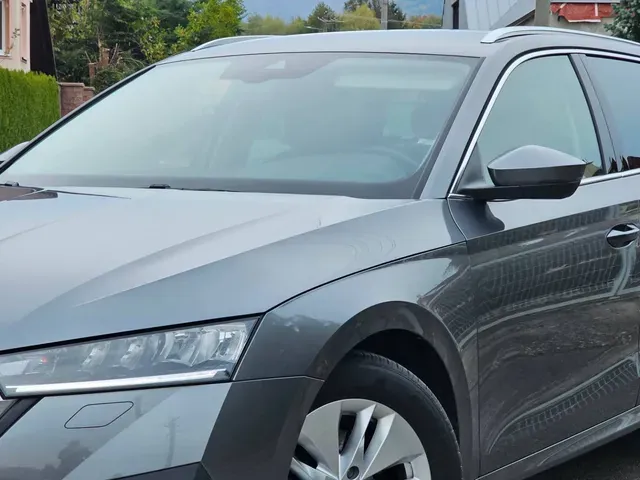 Skoda Octavia Combi 2023 photo 2