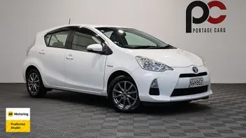 Toyota Aqua 2014 photo 2
