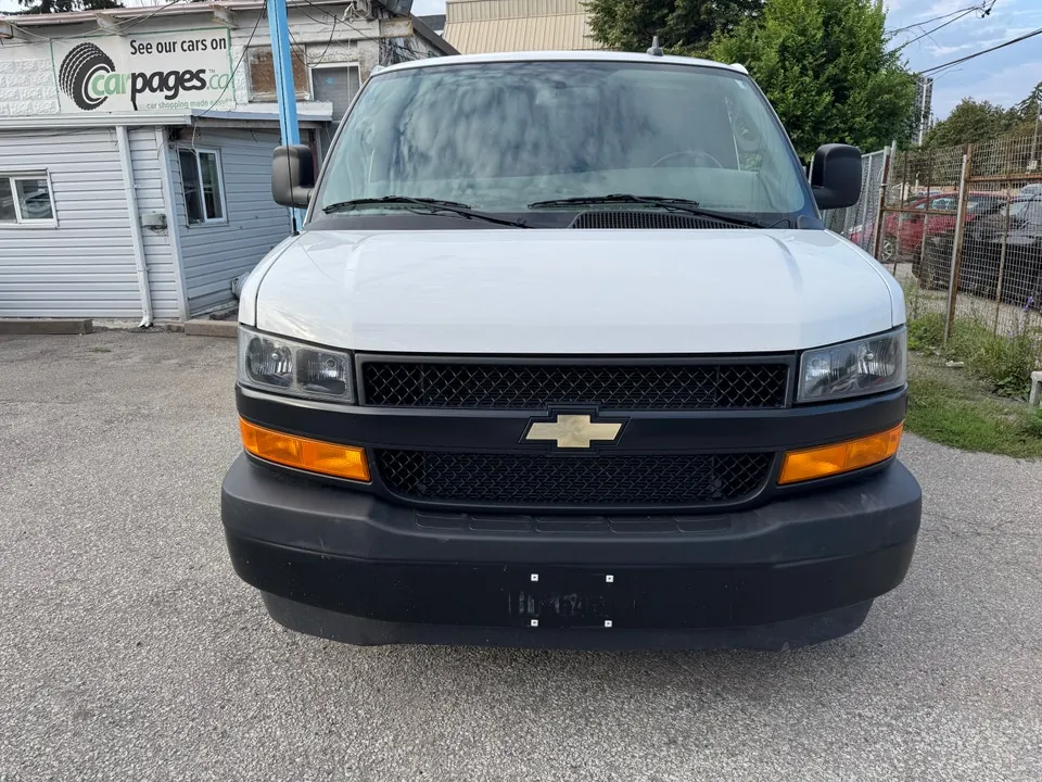 Chevrolet Express 2023 photo 2