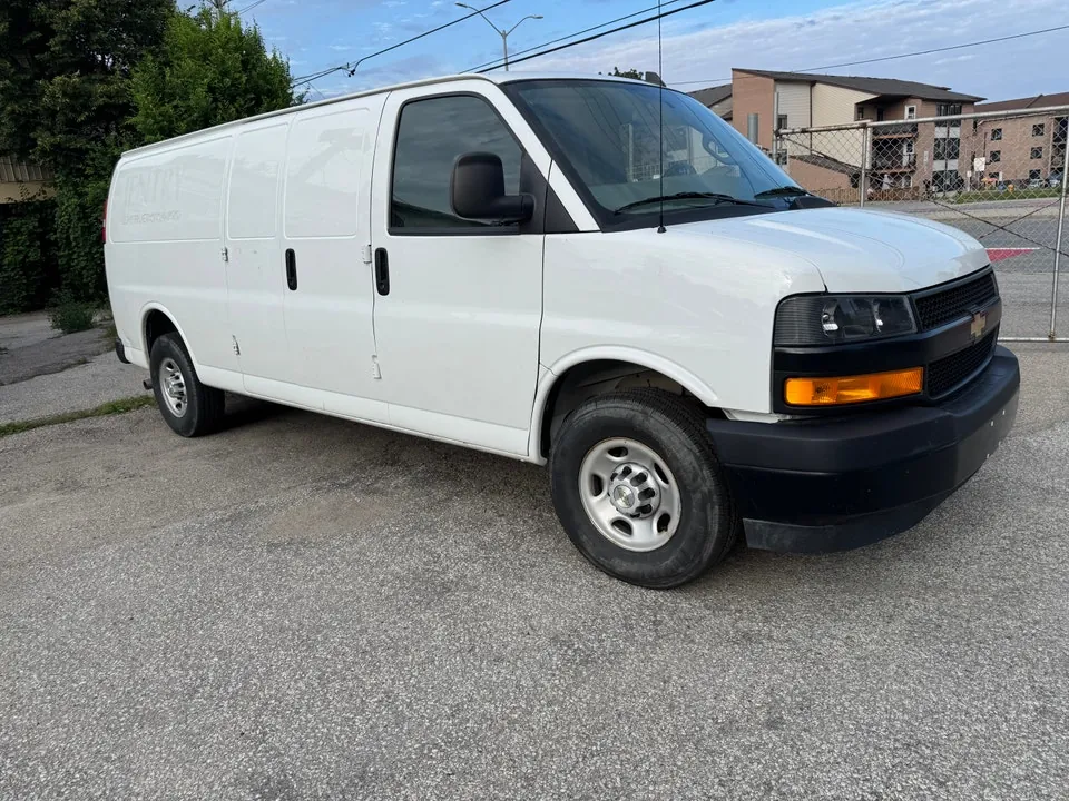 Chevrolet Express 2023 photo 3