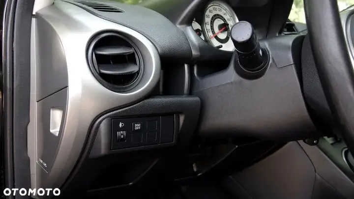 Mazda 2 2009 photo 3
