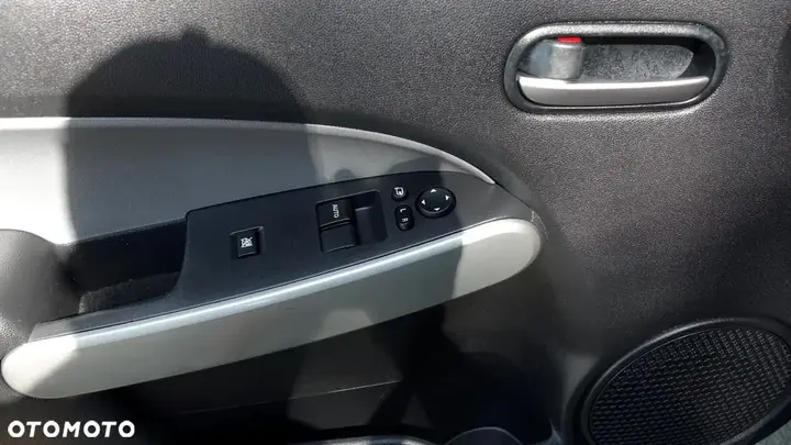 Mazda 2 2009 photo 2