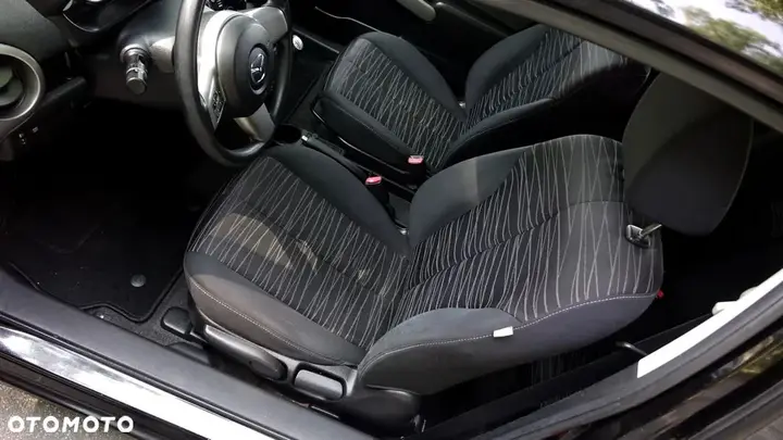 Mazda 2 2009 photo 4