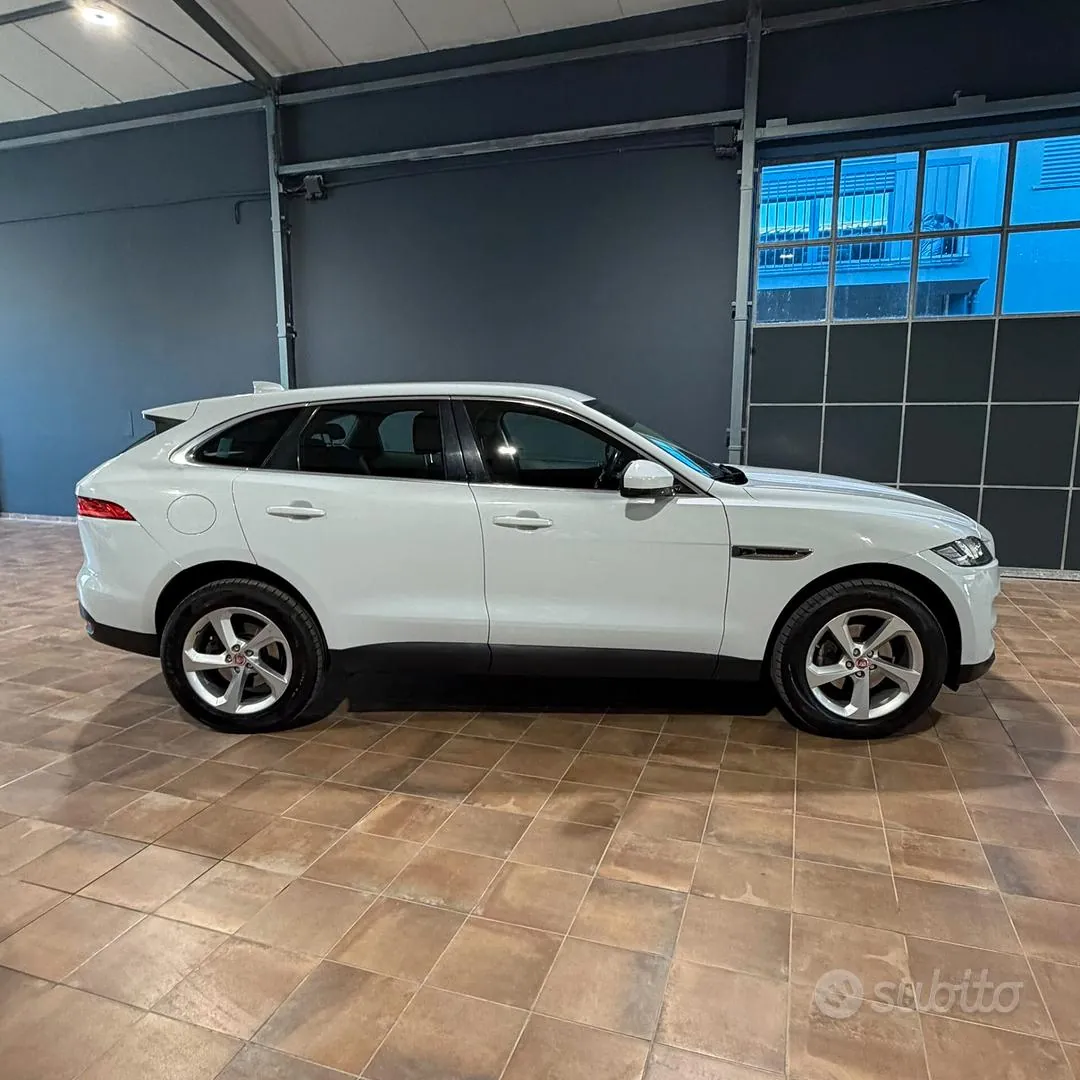 Jaguar F-Pace 2019 photo 2