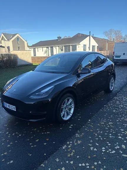 Tesla Model Y 2021 photo 2