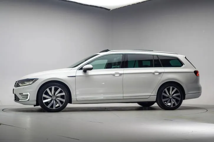 Volkswagen Passat 2016 photo 2