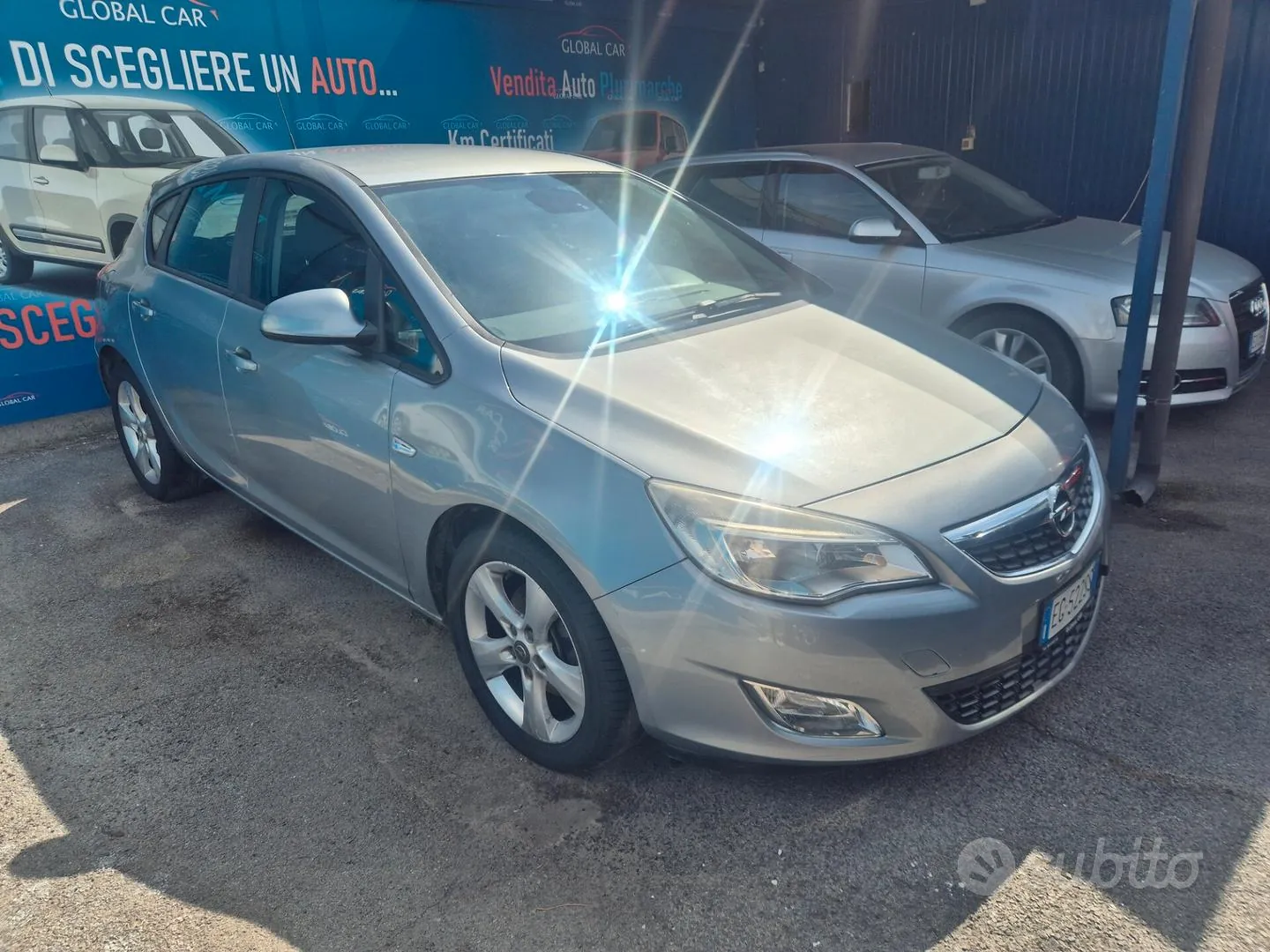 Opel Astra 2011 photo 2