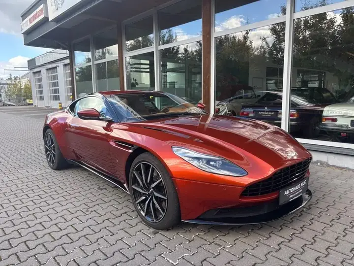 Aston Martin Db11