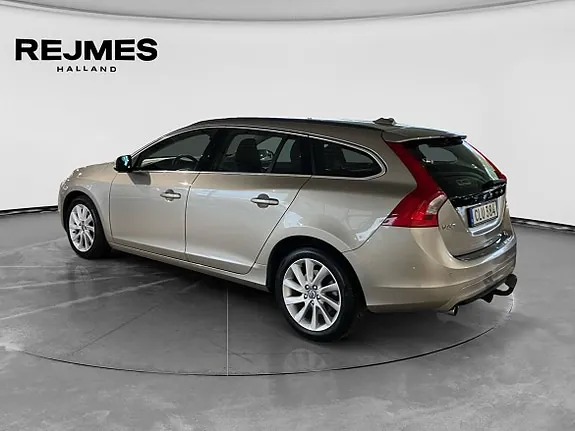 Volvo V60 2015 photo 2