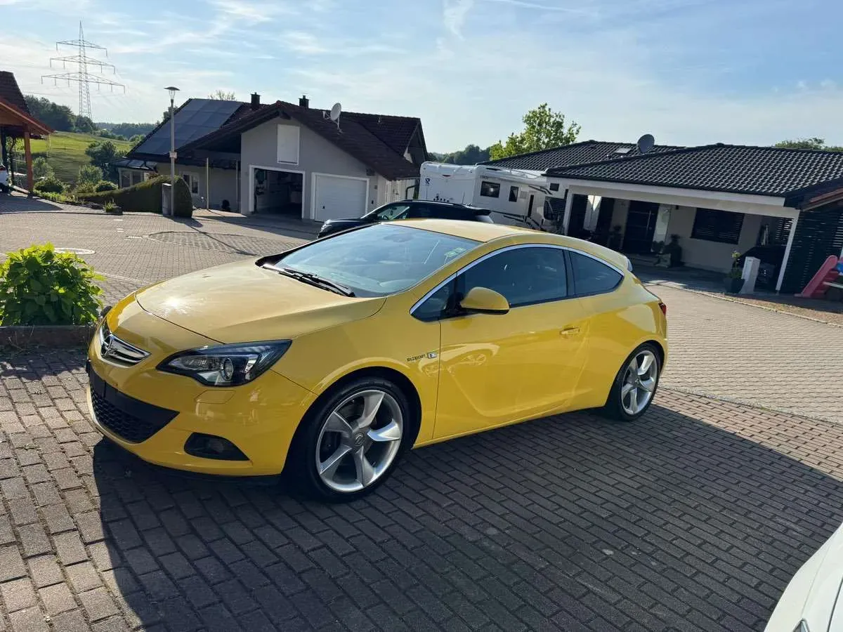 Opel Astra 2012 photo 3