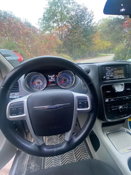 Chrysler Town & Country 2015 photo 3