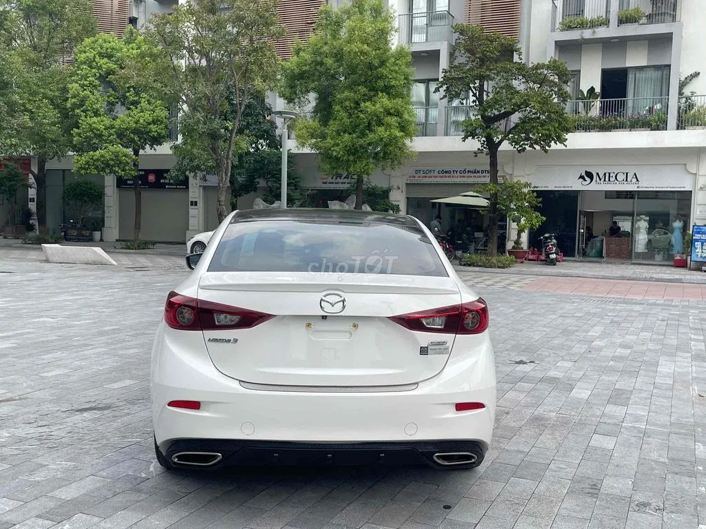 Mazda 3 2018 photo 2