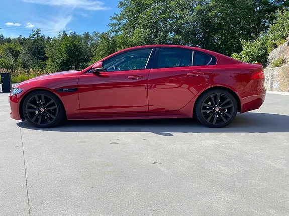 Jaguar Xe 2016 photo 4