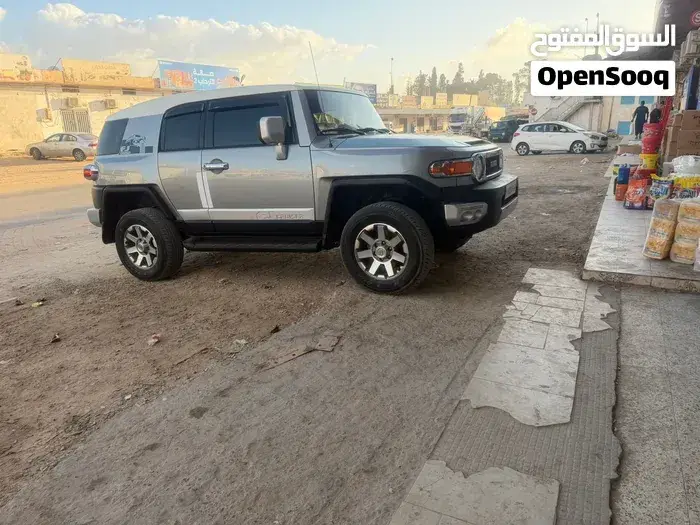 Toyota Fj 2012 photo 3