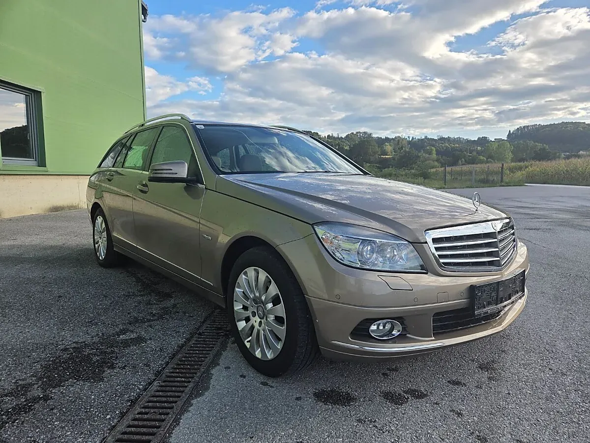 Mercedes-Benz C-Class 2010 photo 2