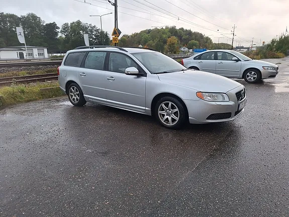 Volvo V70 2011 photo 2