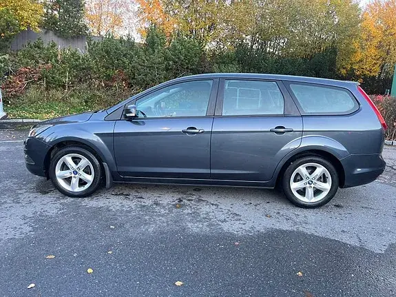 Ford Focus 2010 photo 2
