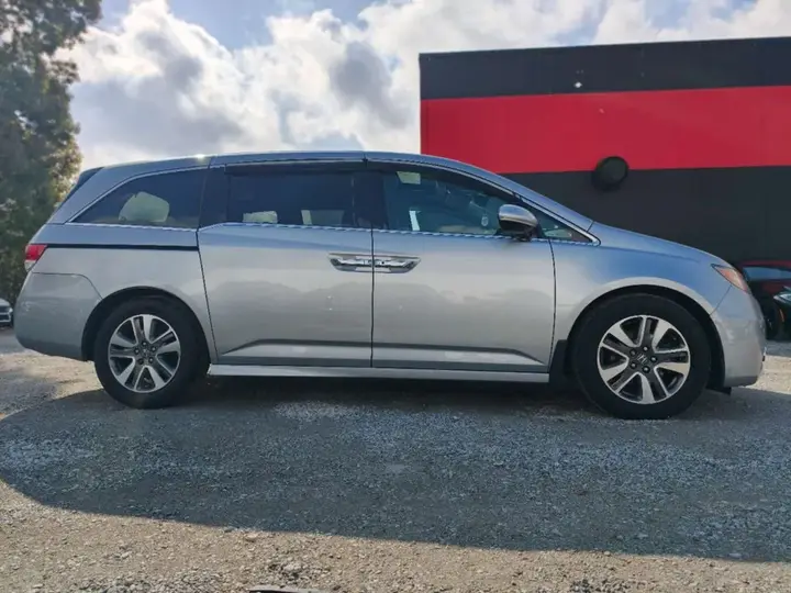 Honda Odyssey 2016 photo 4